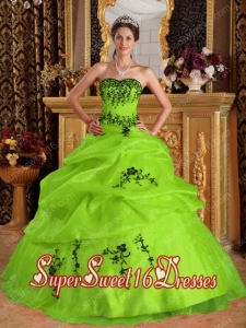 Plus Size In Yellow Green Ball Gown Sweetheart With Satin and Organza Embroidery Sweet 16 Dresses