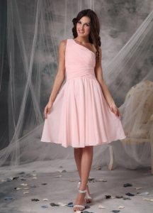 Baby Pink Empire One Shoulder Knee-length Chiffon Dama Dresses for Sweet 16