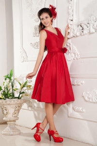 Red V-neck Knee-length Taffeta Hand Made Flowers Dama Dresses for Sweet 16