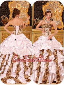 Beautiful Strapless White Sweet 16 Ball Gowns with Brush Train