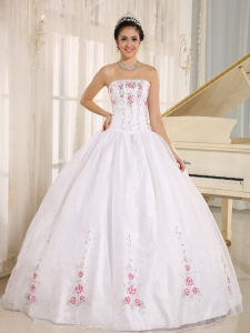 2013 White Embroidery Sweet 16 Quinceanera Dress For Custom Made