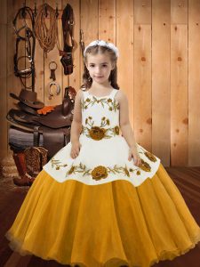 Exquisite Sleeveless Floor Length Embroidery Lace Up Little Girl Pageant Gowns with Gold