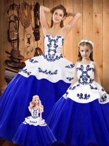 Fine Sleeveless Lace Up Floor Length Embroidery Quinceanera Gown