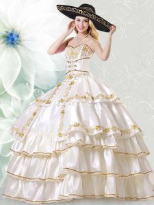 White Sweetheart Neckline Embroidery and Ruffled Layers Vestidos de Quinceanera Sleeveless Lace Up