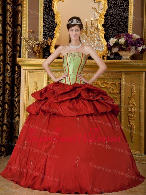 Remarkable Red Sweet 16 Quinceanera Dress Strapless Appliques Taffeta Ball Gown