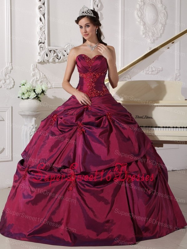 Beautiful Burgundy Sweet 16 Dress Sweetheart Taffeta Appilques Ball Gown