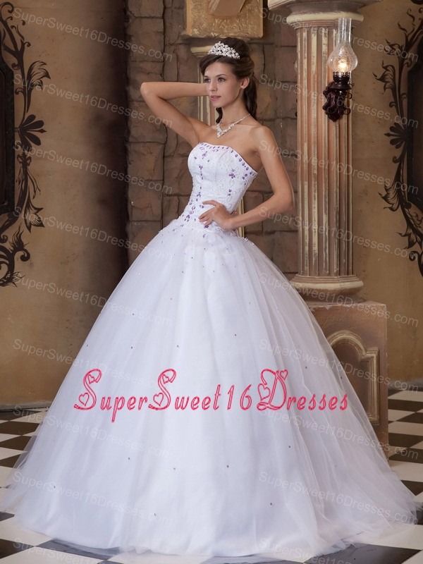 Romantic White Sweet 16 Dress Strapless Satin and Tulle Embroidery Ball Gown