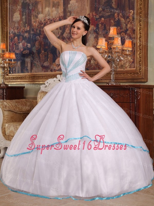 Gorgeous White Sweet 16 Quinceanera Dress Strapless Organza Beading Ball Gown