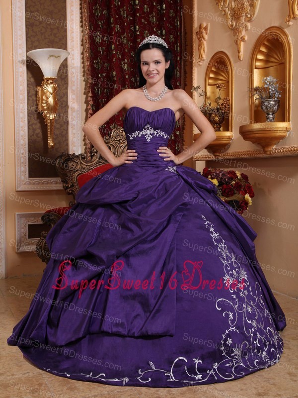 Elegant Purple Sweet 16 Dress Sweetheart Taffeta Embroidery Ball Gown