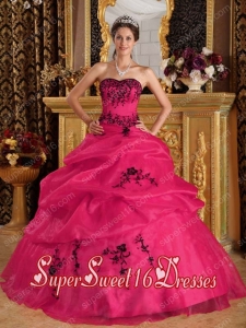 Coral Red Ball Gown Sweetheart Satin and Organza Embroidery Popular Sweet 16 Dresses