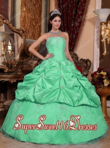 Plus Size In Apple Green Ball Gown Strapless With Taffeta and Organza Beading For Sweet 16 Dresses