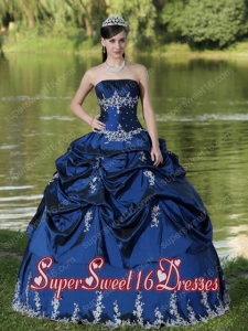 Custom Made Popular Satin Sweet 16 Dresses in Navy Blue With Embroidery with Pick-Ups