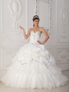 Beautiful White Sweet 16 Dress Sweetheart Organza and Taffeta Beading Ball Gown