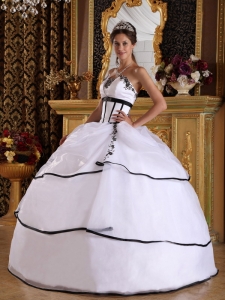 Elegant White Sweet 16 Dress Strapless Satin and Organza Appliques Ball Gown