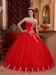 Inexpensive Red Sweet 16 Dress Strapless Tulle Lace Appliques Ball Gown