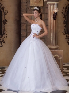 Romantic White Sweet 16 Dress Strapless Satin and Tulle Embroidery Ball Gown