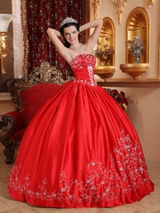 Classical Red Sweet 16 Quinceanera Dress Strapless Taffeta Embroidery Ball Gown