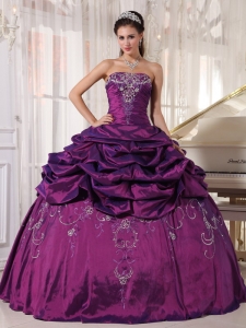 Pretty Eggplant Purple Sweet 16 Dress Strapless Taffeta Embroidery With Beading Ball Gown