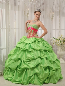 Beautiful Spring Green Sweet 16 Dress Sweetheart Taffeta Beading Pick-ups Ball Gown
