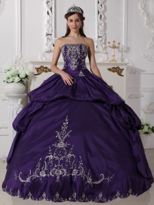 Elegant Purple Sweet 16 Dress Strapless Taffeta Embroidery Ball Gown