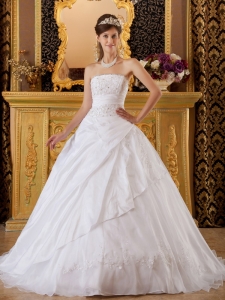 Exquisite White Sweet 16 Dress Strapless Tafftea and Tulle Appliques Ball Gown