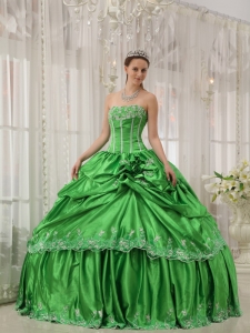 Low Price Spring Green Sweet 16 Dress Strapless Taffeta Beading and Applique Ball Gown