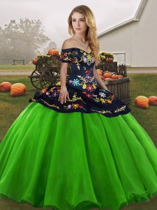 Sleeveless Floor Length Embroidery Lace Up Quinceanera Gown with Green