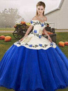 Free and Easy Off The Shoulder Sleeveless Sweet 16 Dress Floor Length Embroidery and Ruffles Blue And White Organza